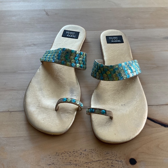 DELORIS & MAXINE VINTAGE TOE RING SANDALS - Picture 2 of 4